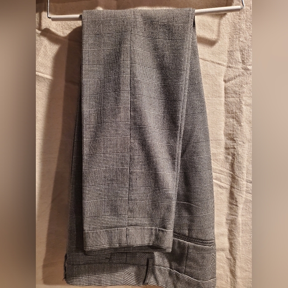 EUC BLACK AND WHITE PÀTTERNED TROUSERS - Picture 3 of 3